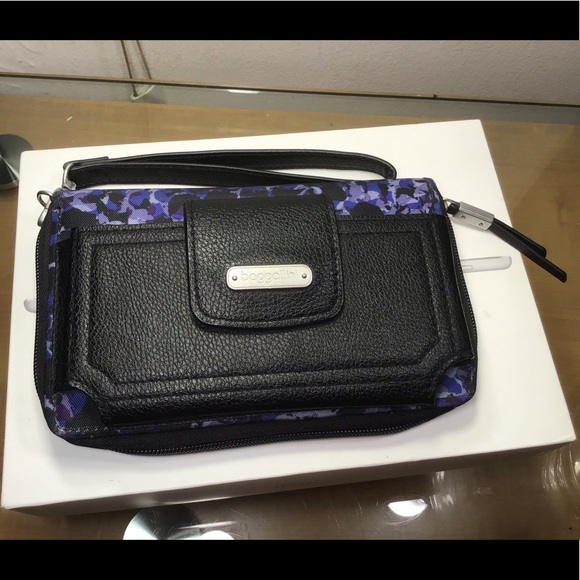 Baggallini Handbags - Baggallini Classic RFID Phone Wallet.